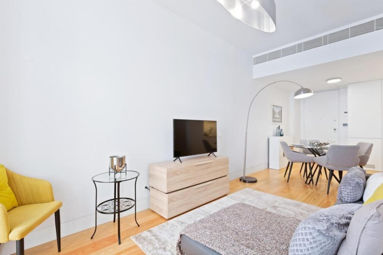 Spacious 1 Bedroom Apartment Near Baixa Lisbon Bagian luar foto