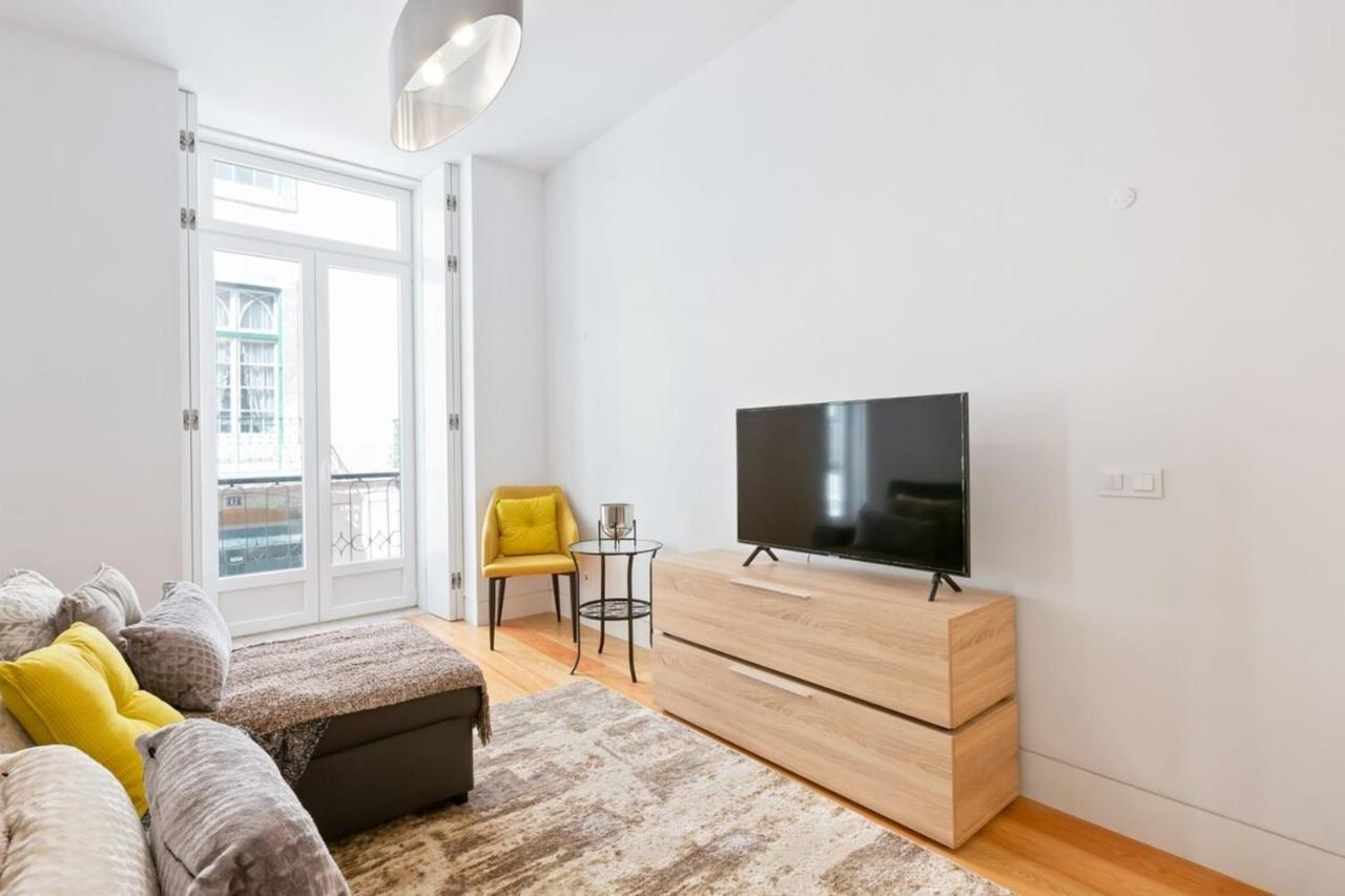 Spacious 1 Bedroom Apartment Near Baixa Lisbon Bagian luar foto